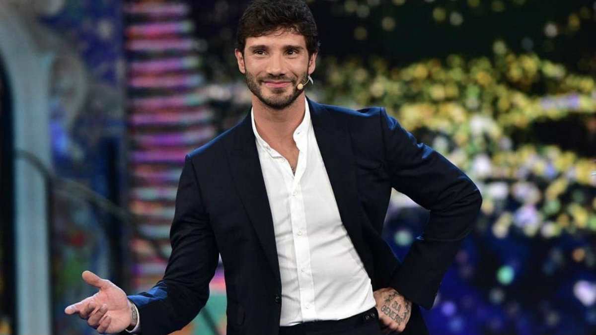 Stefano De Martino l'annuncio in diretta che nessuno si aspettava