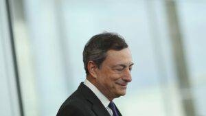 Inchieste, errori e sospetti, ora Arcuri è in bilico. E Draghi riflette