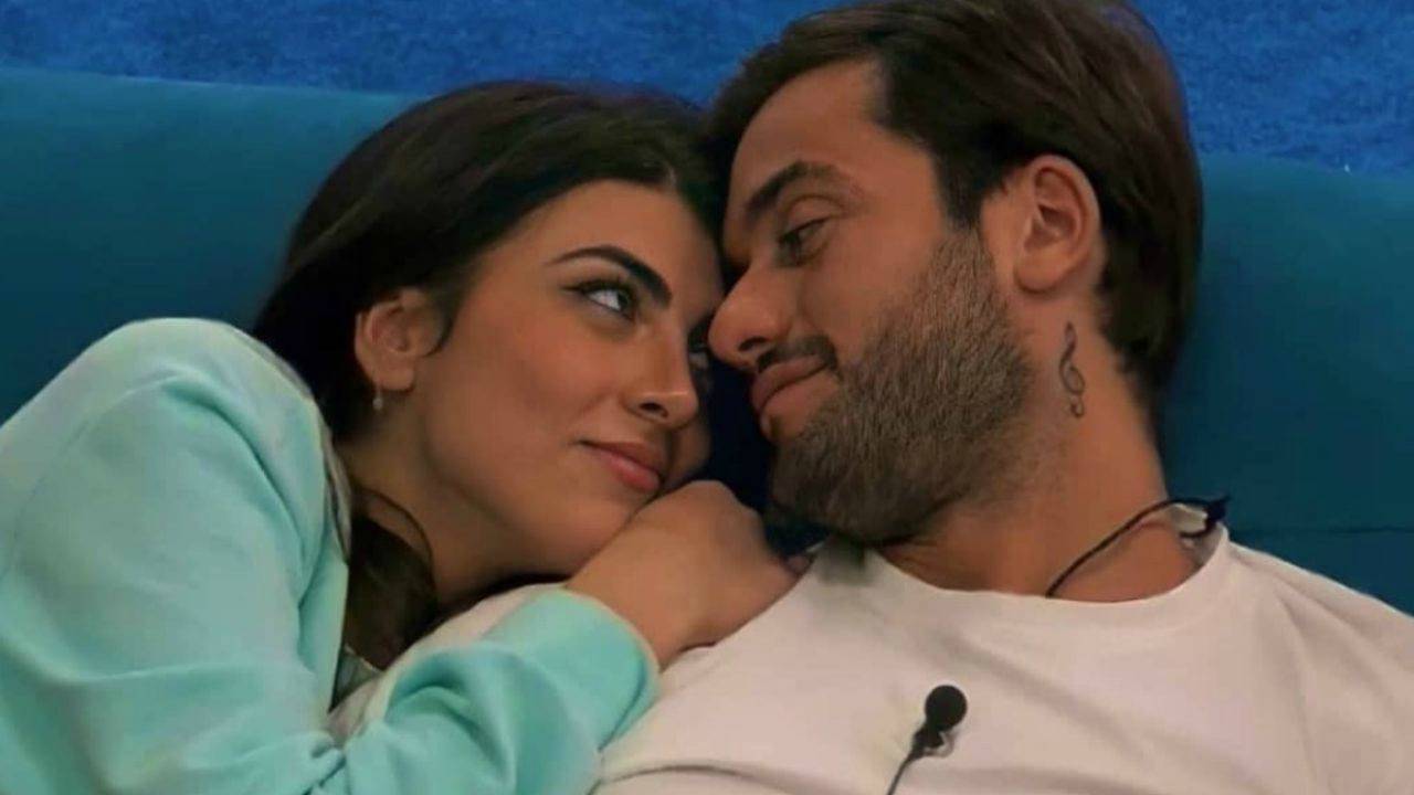 GFVip, Giulia Salemi manda un aereo a Pierpaolo: la regia censura e il web s’infuria GFVip, Giulia Salemi manda un aereo a Pierpaolo: la regia censura e il web s’infuria