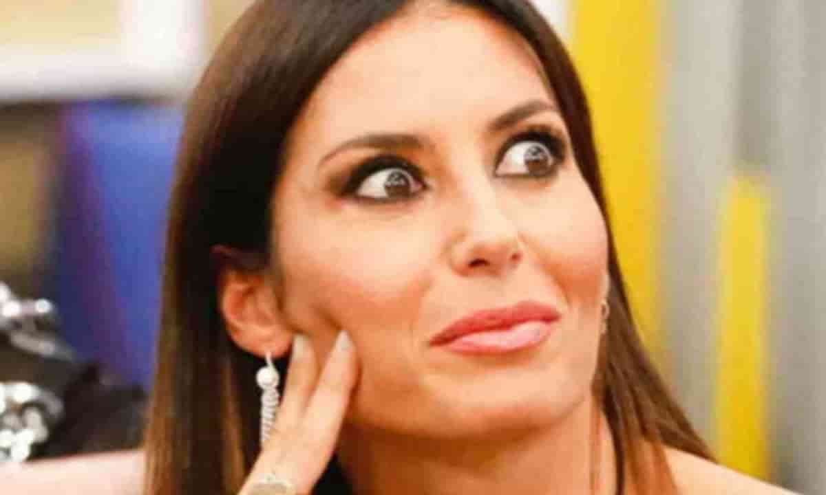 Elisabetta Gregoraci frecciatine vipponi Gf Vip profilo hackerato