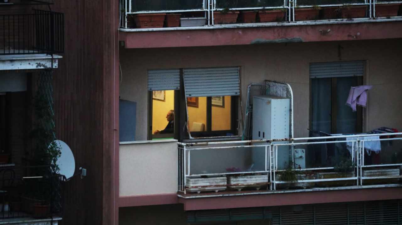 Legnano, trentaduenne senza vita nella vasca da bagno