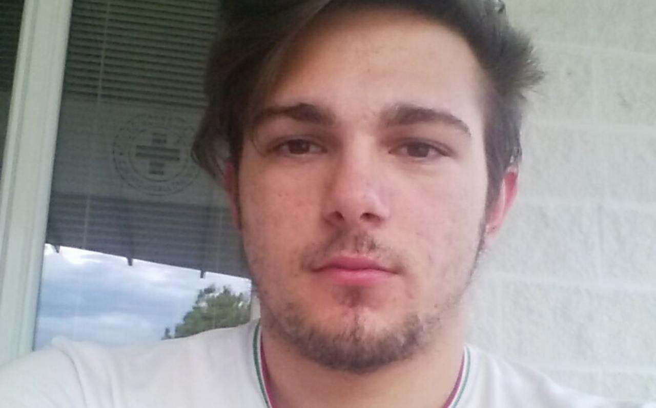 Lorenzo, infermiere di 24 anni torna a casa dal lavoro. L’incidente è tremendo Lorenzo, infermiere di 24 anni torna a casa dal lavoro. L’incidente è tremendo