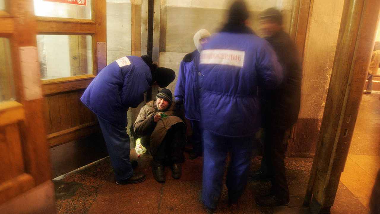 Torino, Mostafà è morto nel Dehors della caffetteria dove dormiva da 9 anni