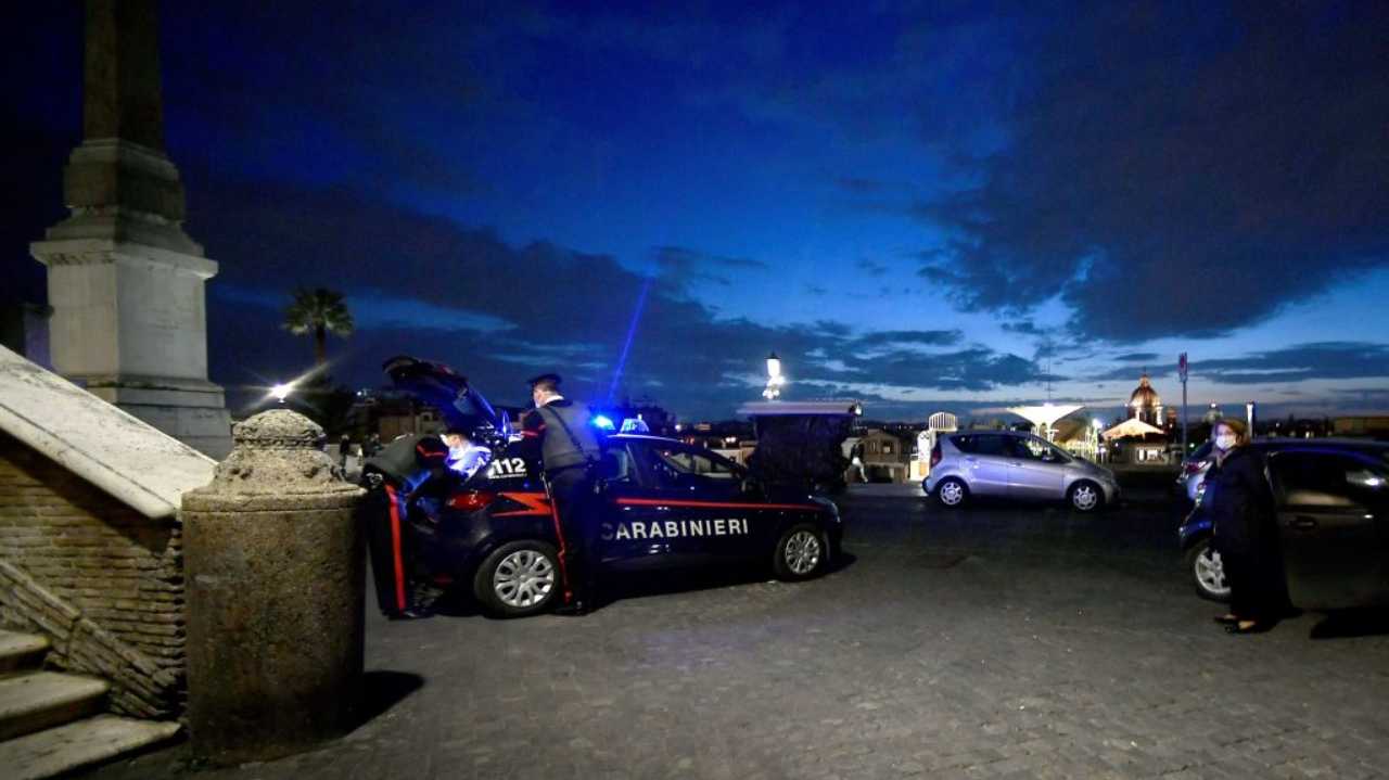 Quaregna: aggredisce i Carabinieri con un coltello, poi la sparatoria