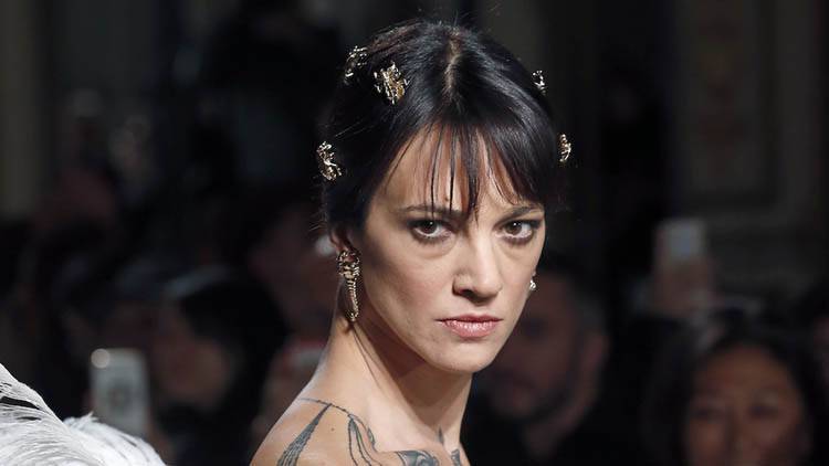 Asia Argento difende Corona 