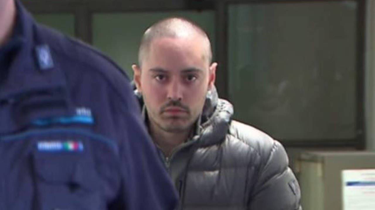 Mattia dopo aver avvelenato la famiglia “A loro interessavano solo i beni materiali” Mattia dopo aver avvelenato la famiglia “A loro interessavano solo i beni materiali”