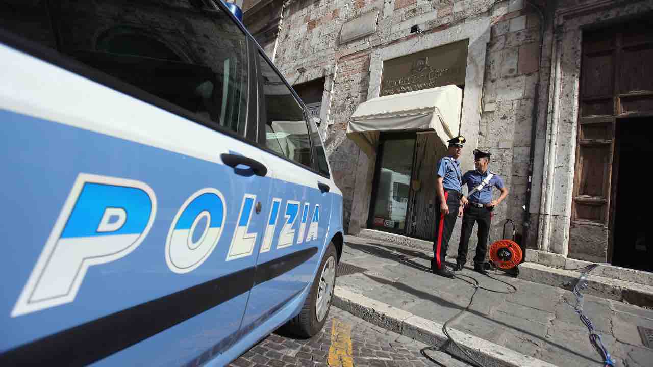 Carabinieri poliziotti 26 aprile 2021 leggilo.org