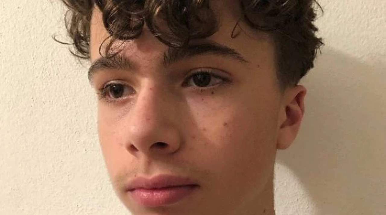 Andrea, 15 anni, trovato senza vita nel suo letto. Il nonno era morto 24 ore prima Andrea, 15 anni, trovato senza vita nel suo letto. Il nonno era morto 24 ore prima