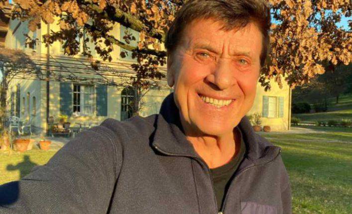 Gianni Morandi nella sua casa a San Lazzaro