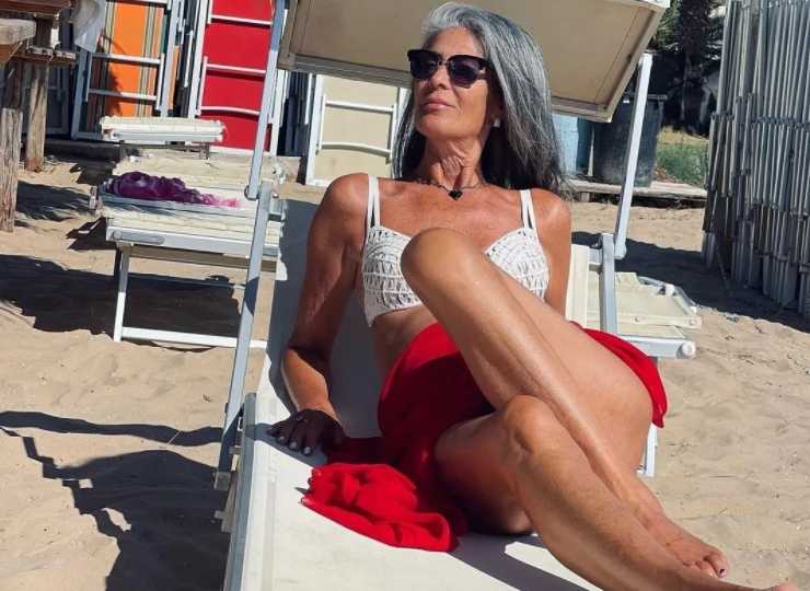 Isabella Ricci in spiaggia in Sicilia (Instagram)