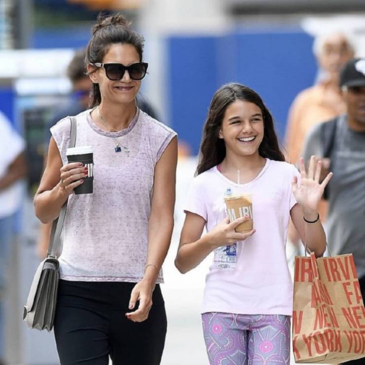 Katie Holmes e la figlia Suri Cruise (Amica)