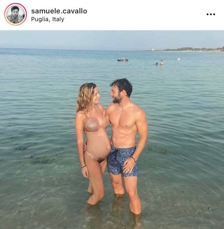 Samuele Cavallo insieme alla compagna in Puglia