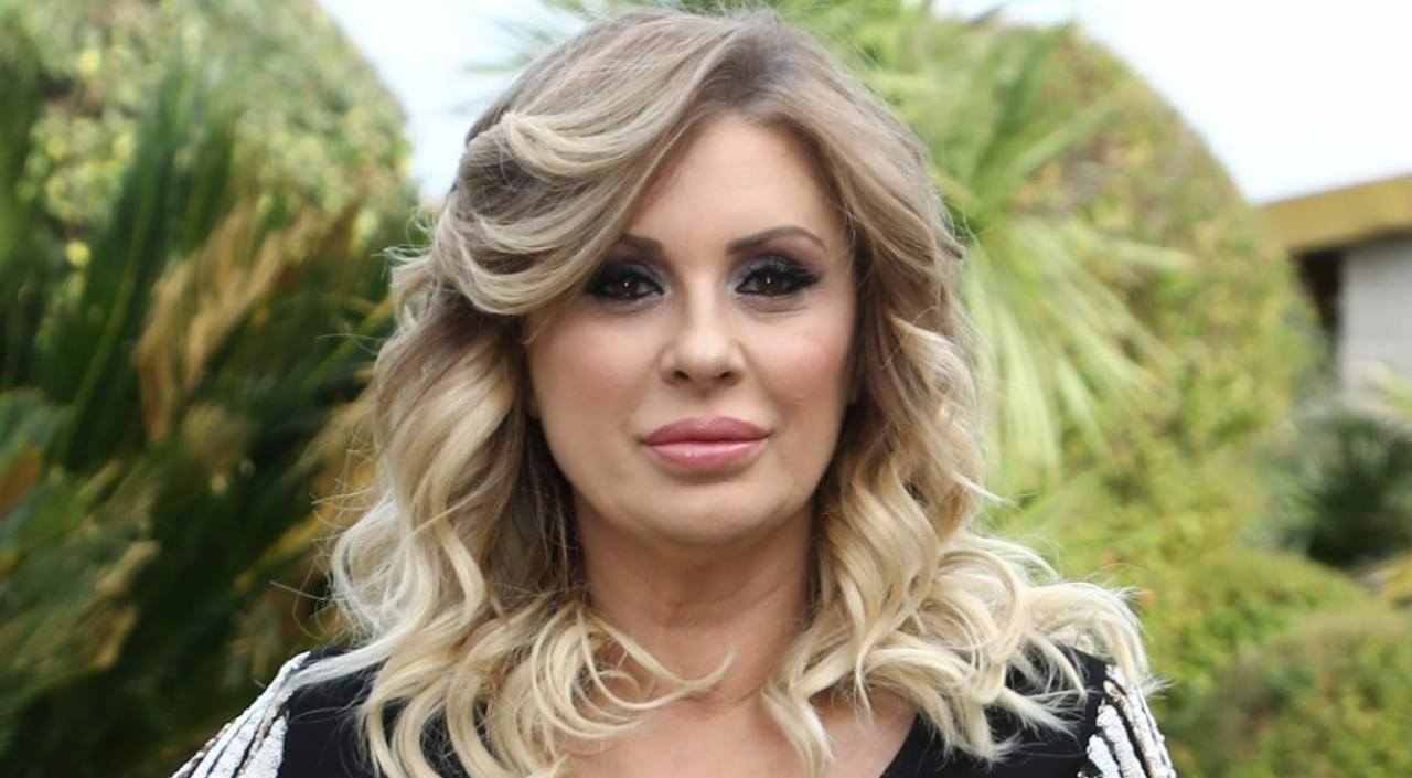 Tina Cipollari senza trucco: non immaginate com'è