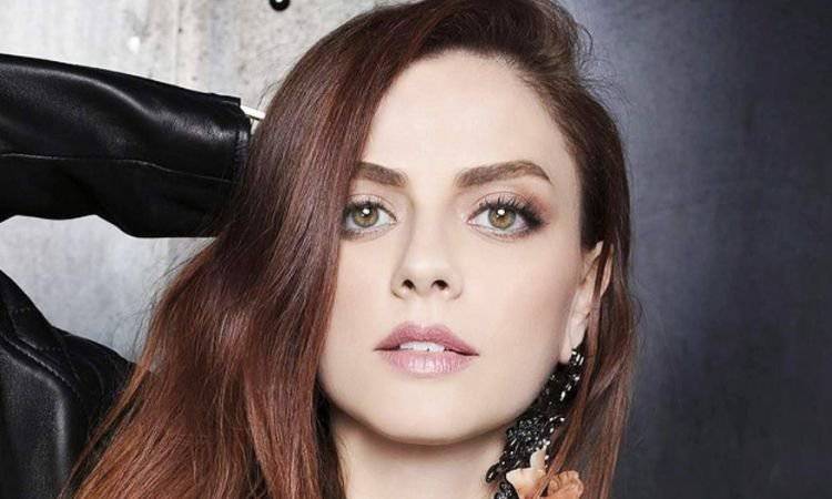 Annalisa outfit sexy