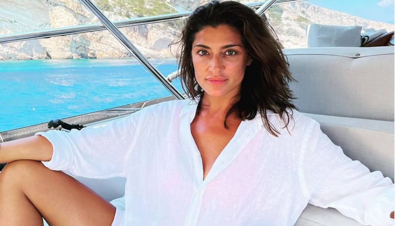 Elisa Isoardi pizzicata a Mykonos (Instagram)