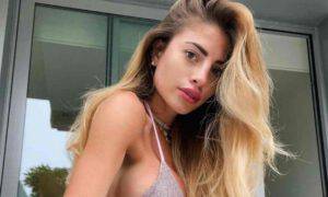 Chiara Nasti foto sexy moto