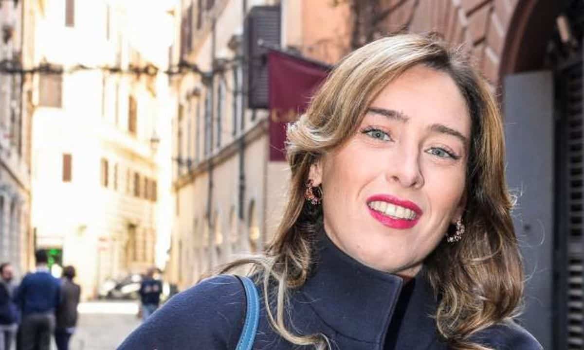 Elena Maria boschi giovane capelli neri