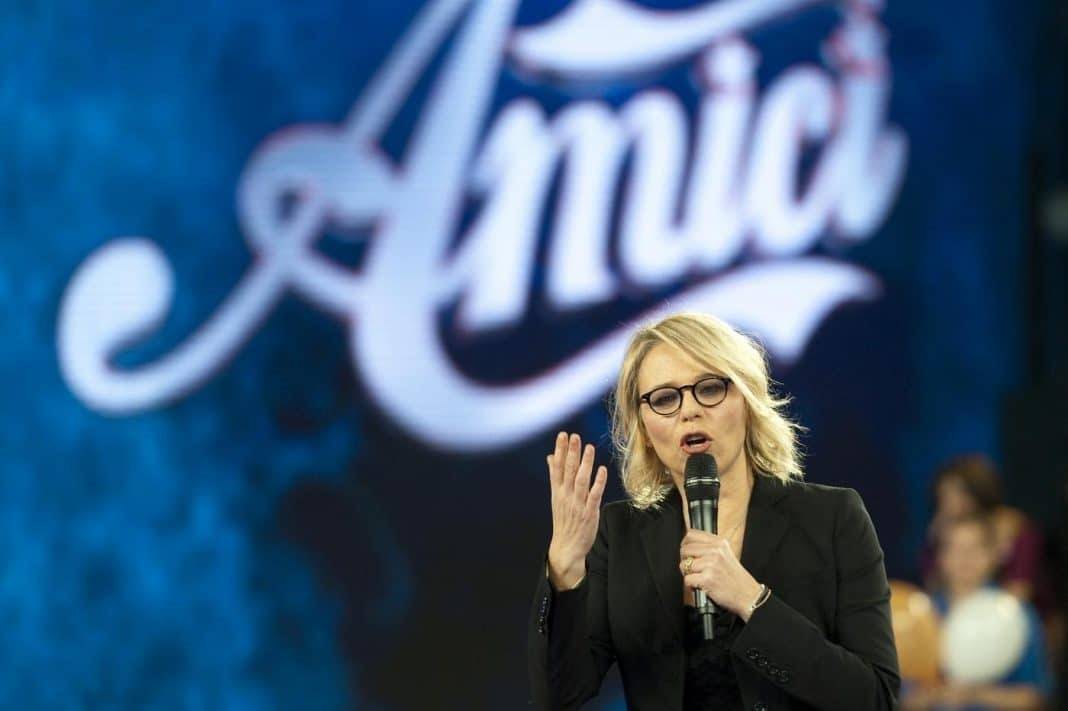Amici 21: la produzione quale decisione prenderà per i cantanti?