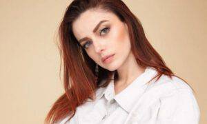 Annalisa foto letto vestaglia sale su