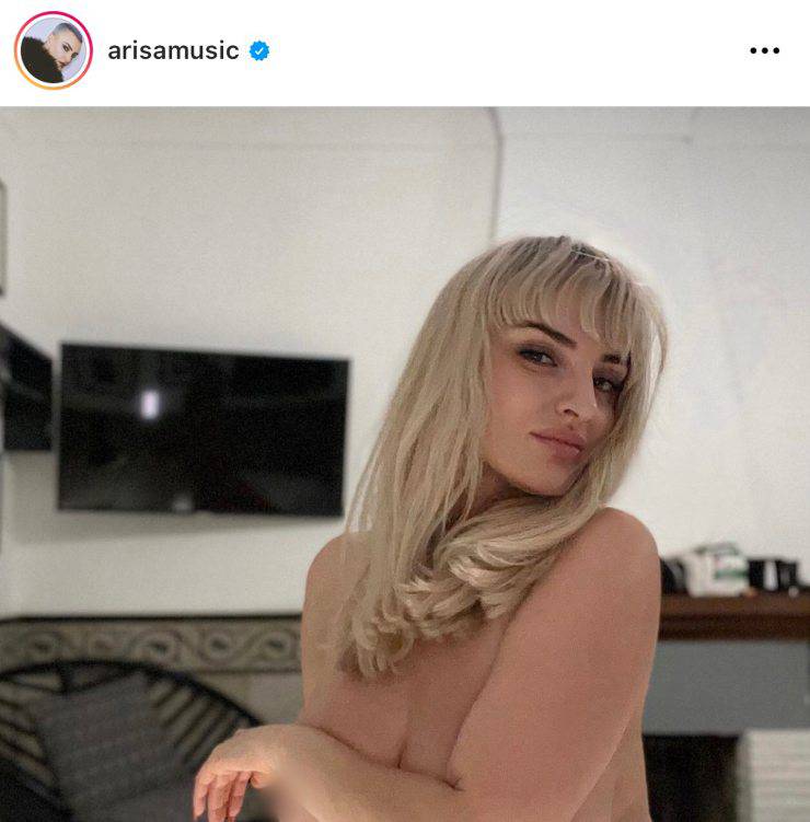 Arisa sensualissima sui social