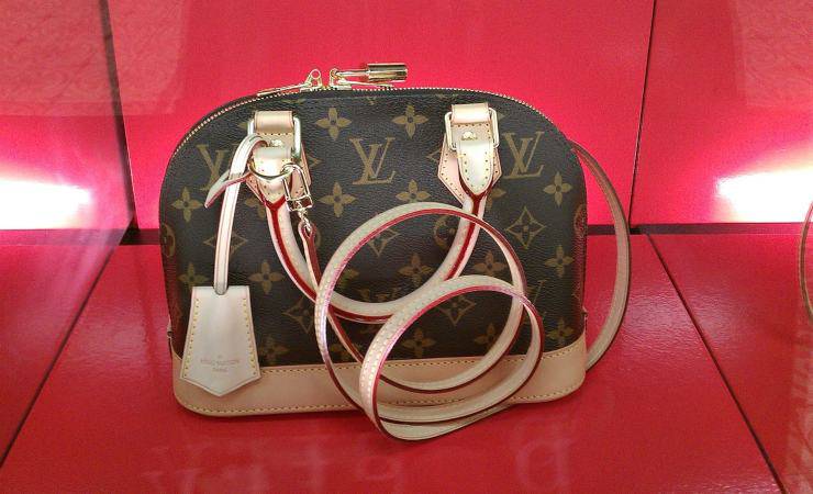 Louis Vuitton: Ecco perché le borse costano così tanto, non ci