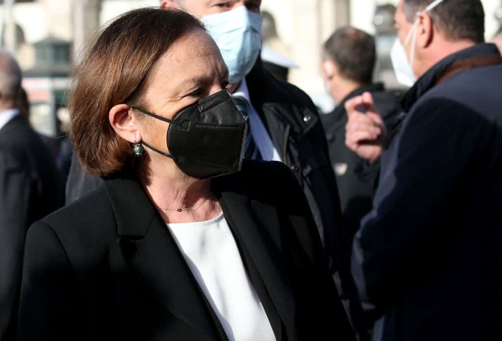 Gli sbarchi proseguono, il ministro Lamorgese promette controlli inflessibili sui mezzi pubblici Gli sbarchi proseguono, il ministro Lamorgese promette controlli inflessibili sui mezzi pubblici