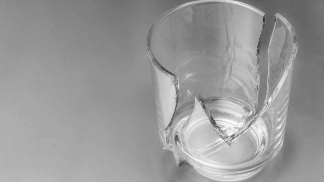 Bicchiere di vetro: quando si rompe non commettere questo errore!