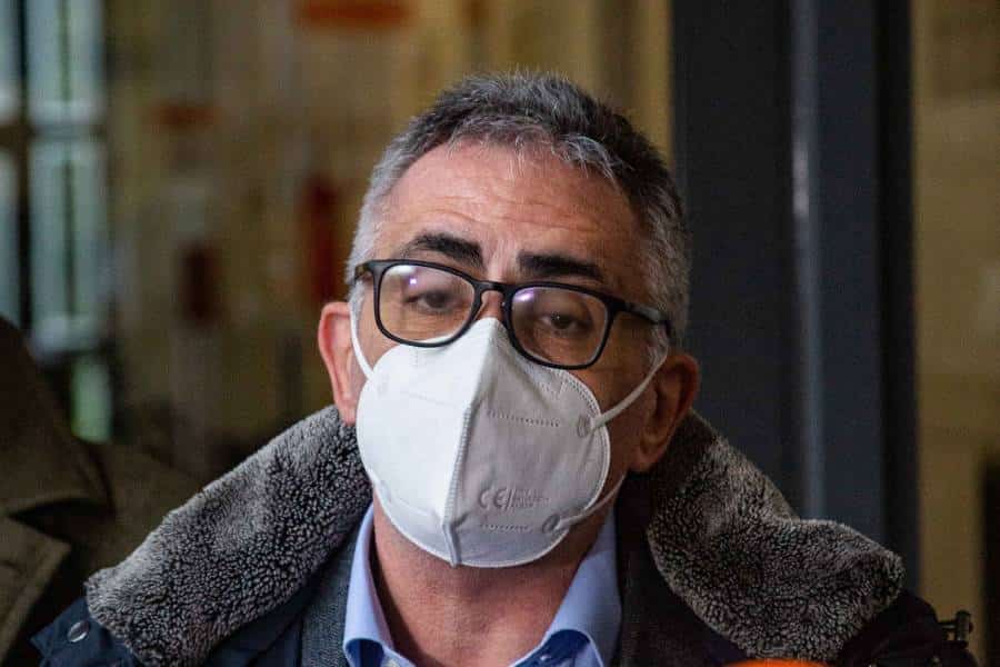 Fabrizio Pregliasco incontra i no Green Pass: “Volevo capire che odore hanno” 6 Pregliasco.Leggilo.org