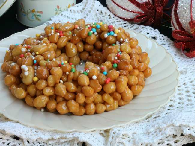 Struffoli napoletani: la ricetta ottima e che porta allegria