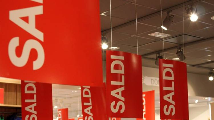 Tutti pronti a spendere e fare shopping