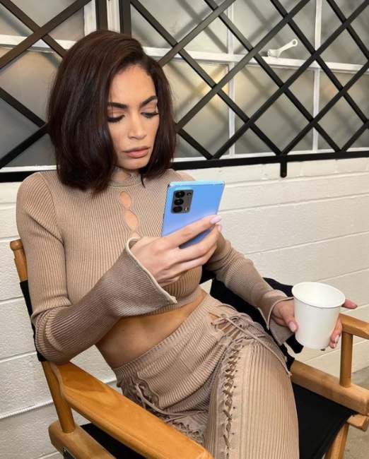 elodie bellezza disarmante