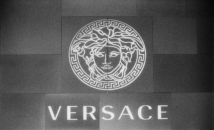 logo Versace (foto: Flickr)