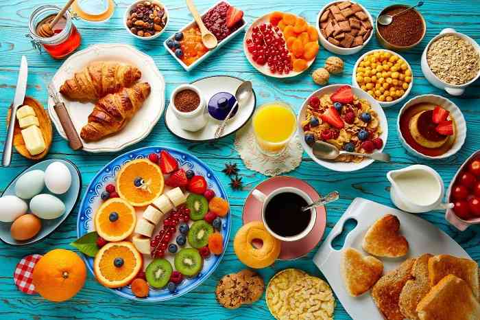 A che ora bisogna fare la colazione? E cosa mangiare?