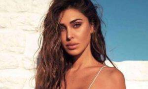 Belen Rodriguez foto sexy terrazzo