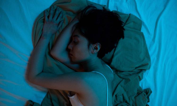 Sonno, paralisi mentre dormi ecco cosa succede