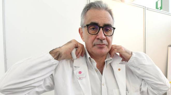 Fabrizio Pregliasco opererà anche i non vaccinati: “Lo facevo per il loro bene”, dice