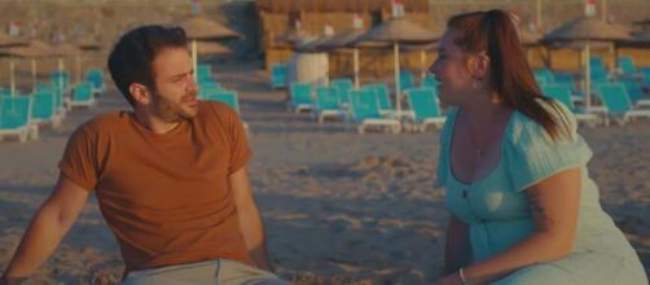 Love is in the air: Burak perde il controllo e bacia Melo