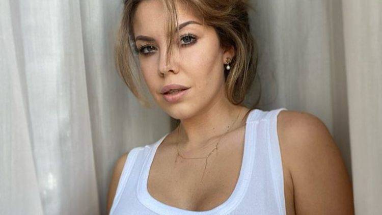 costanza caracciolo camicia