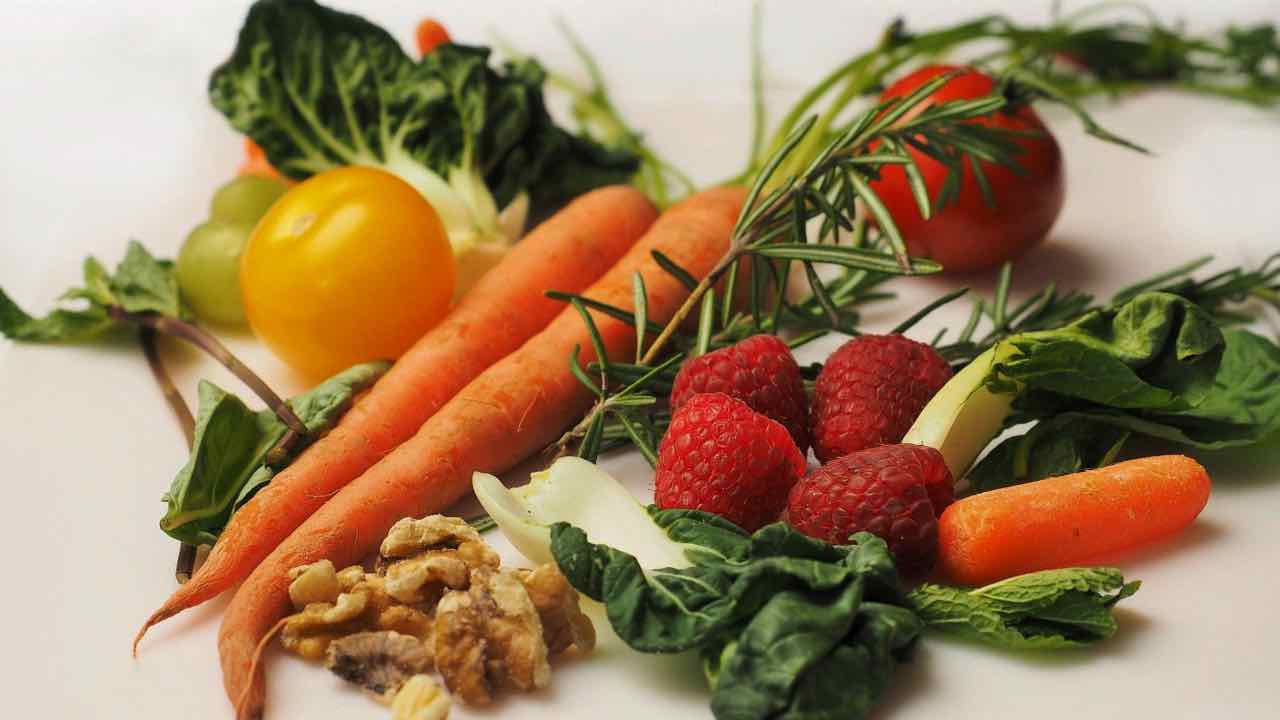Alimentazione: le 5 proprietà nutrienti che non possono mancare