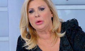Uomini e Donne Tina Cipollari invito cavaliere