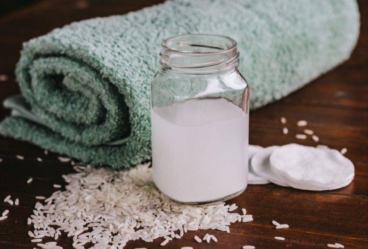 Acqua di riso: preparazione e benefici (Meglio in vetro)