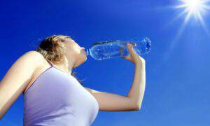 bere tanta acqua cosa succede corpo