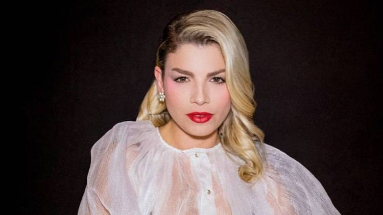 emma marrone dettaglio camicetta