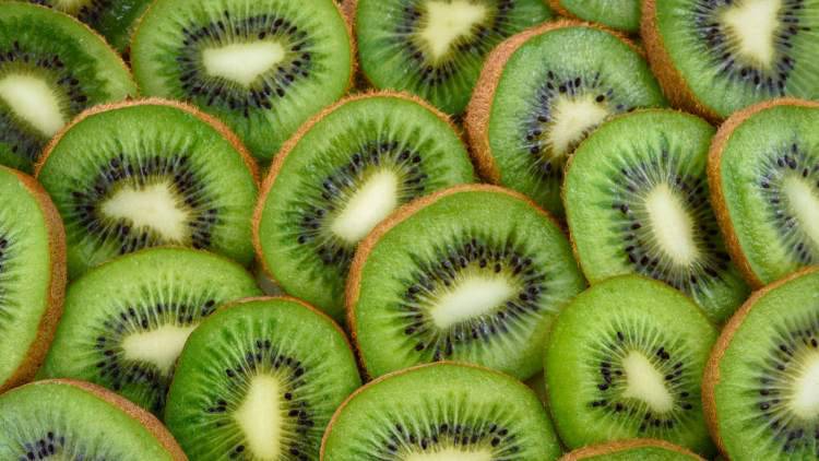 Kiwi: ecco cosa succede se ne consumiamo tre al giorno (Pixabay)