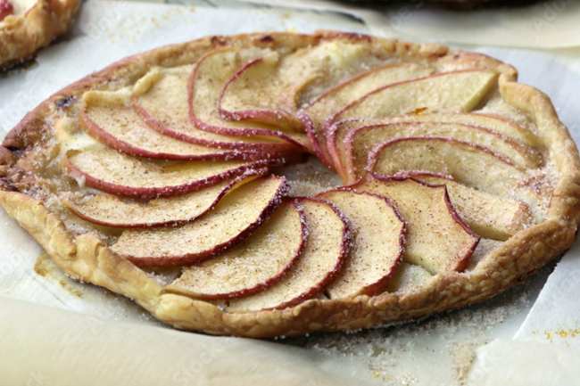 Cucina: ecco la crostata di mele velocissima e golosissima