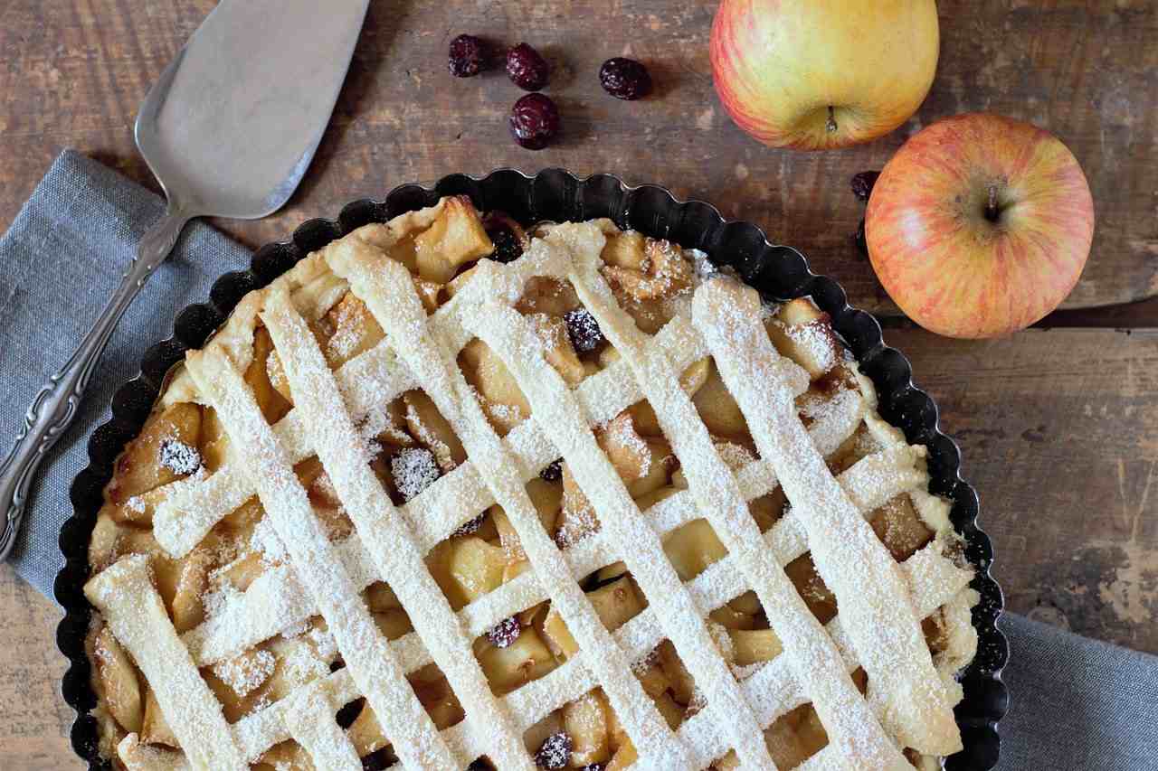 Cucina: ecco la crostata di mele velocissima e golosissima