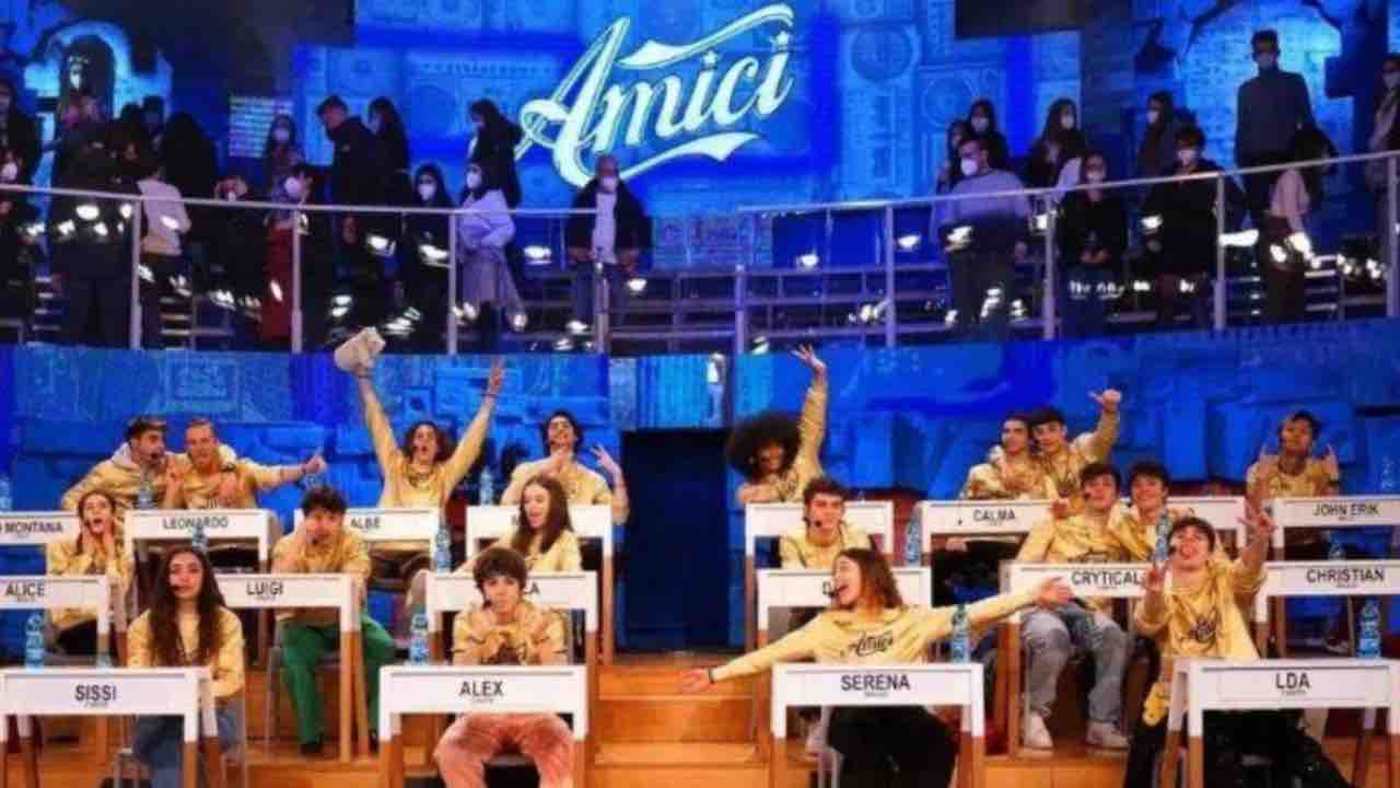 Amici 2022, caso di covid. Stash positivo.