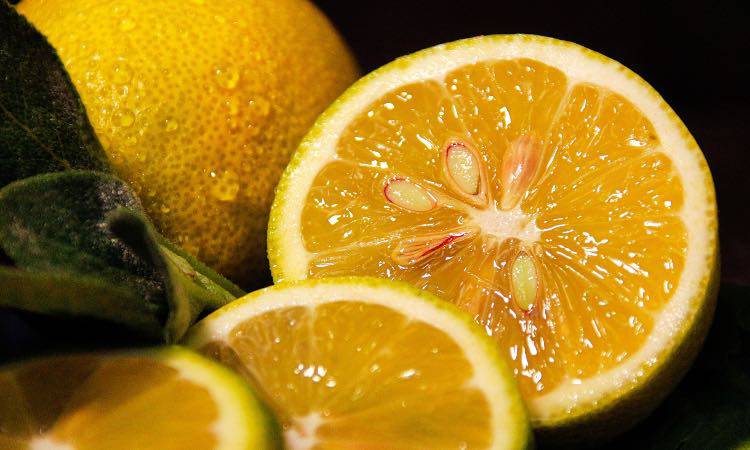 Succo di patate dolci e limone, utile per l'organismo