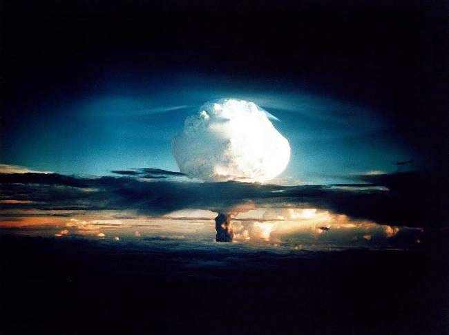 Nucleare: cosa fare in caso di attacco, i consigli dell' OMS