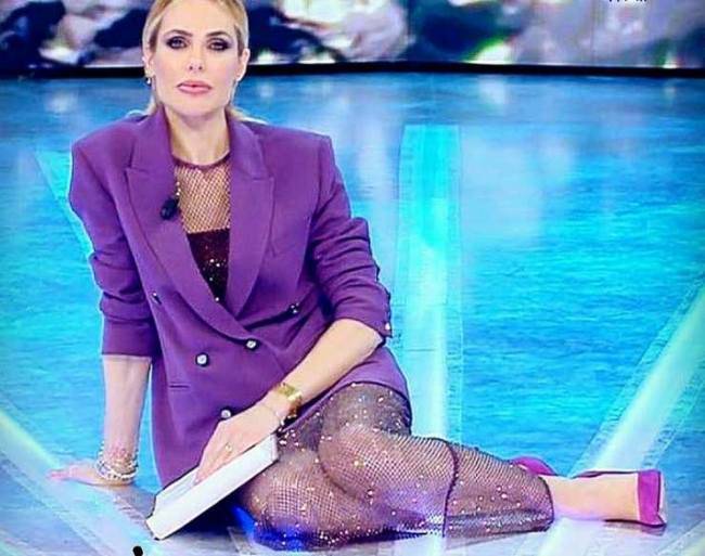 ilary blasi abbigliamento